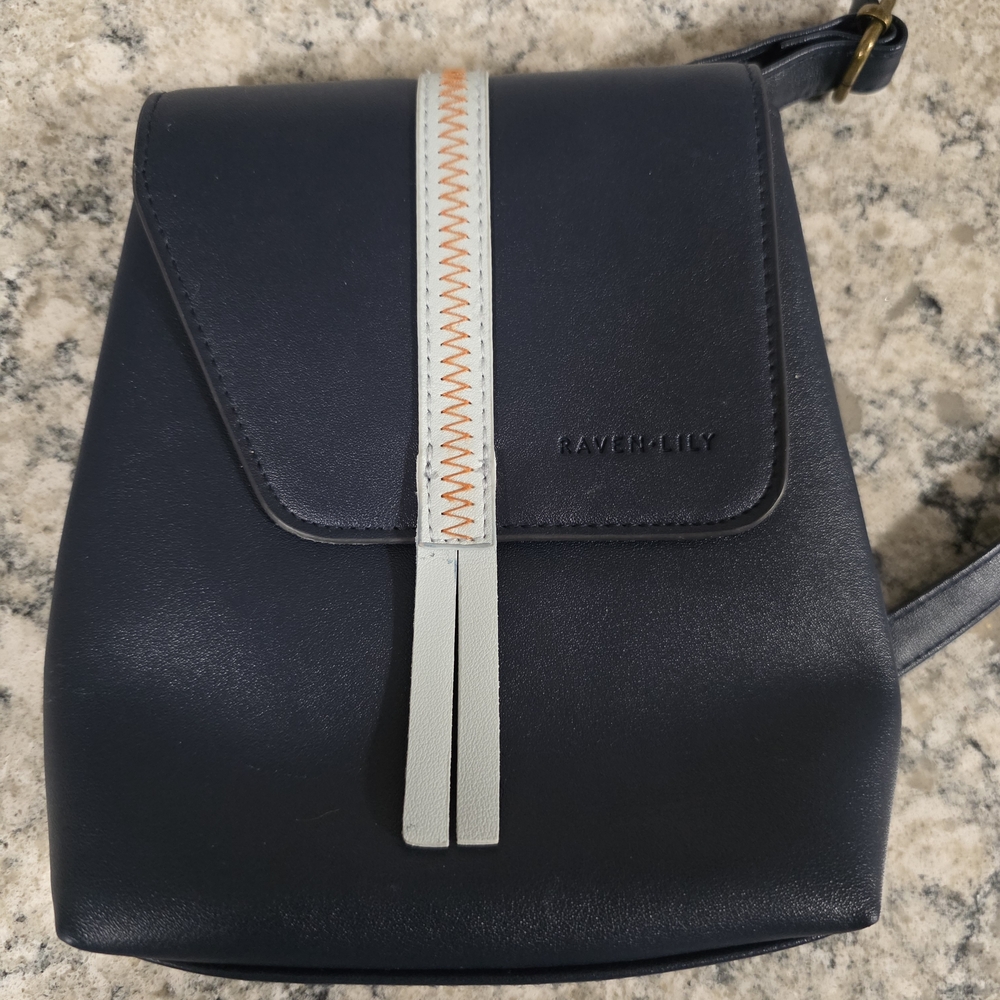Raven + Lily American Airlines Flagship 1st Class Crossba
